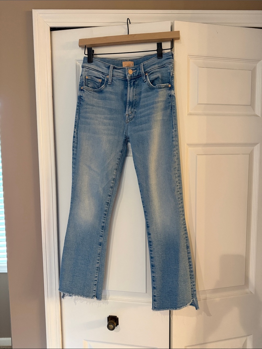 MOTHER Light Blue Insider Crop Fray